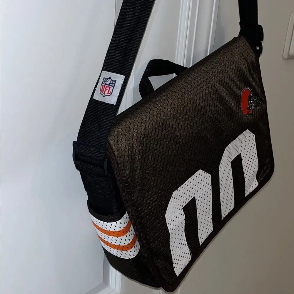 2-Ladies Cleveland browns Jersey Helmet Messenger Shoulder Bag+extra small Purse